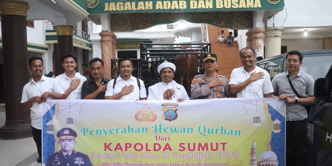 Kapolda Sumut Serahkan Sapi Kurban 600 Kg ke Persulukan Serambi Babussalam Simalungun, TGB: Jadikan Idul Adha Momentum Perkuat Persatuan Bangsa