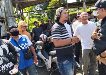 Warga Tanjung Gusta Datangi Kantor Desa, Tuntut Calon Kades Nomor 5 Digugurkan