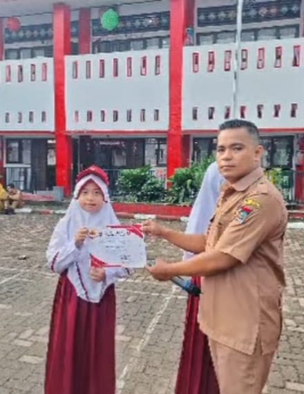 Aqilla Najwa Queensa Raih Penghargaan Smart Surau SDN 09 Surau Gadang, Bukti Semangat Generasi Qurani Kota Padang
