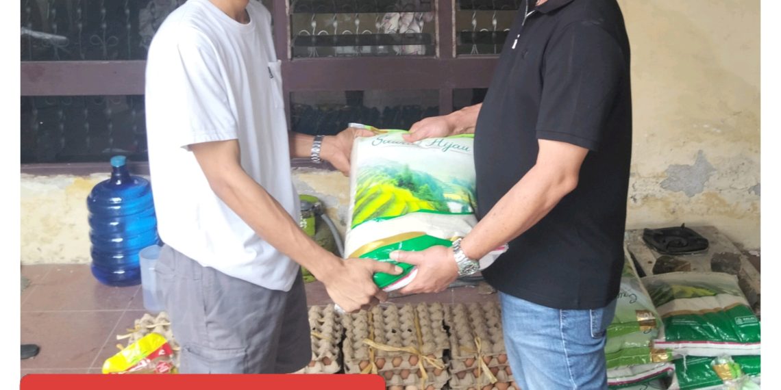 Ketua Pokdarkamtibmas Bhayangkara Resor Medan Salurkan Bantuan Sembako untuk Mahasiswa UBT Medan yang Tuntut Kejelasan KIP Kuliah