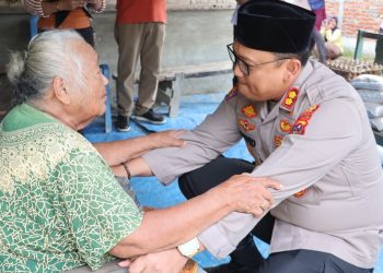 Kapolres Langkat Tunjukkan Kepedulian terhadap Lansia di Secanggang, Humanisme Polri Hadir di Tengah Masyarakat