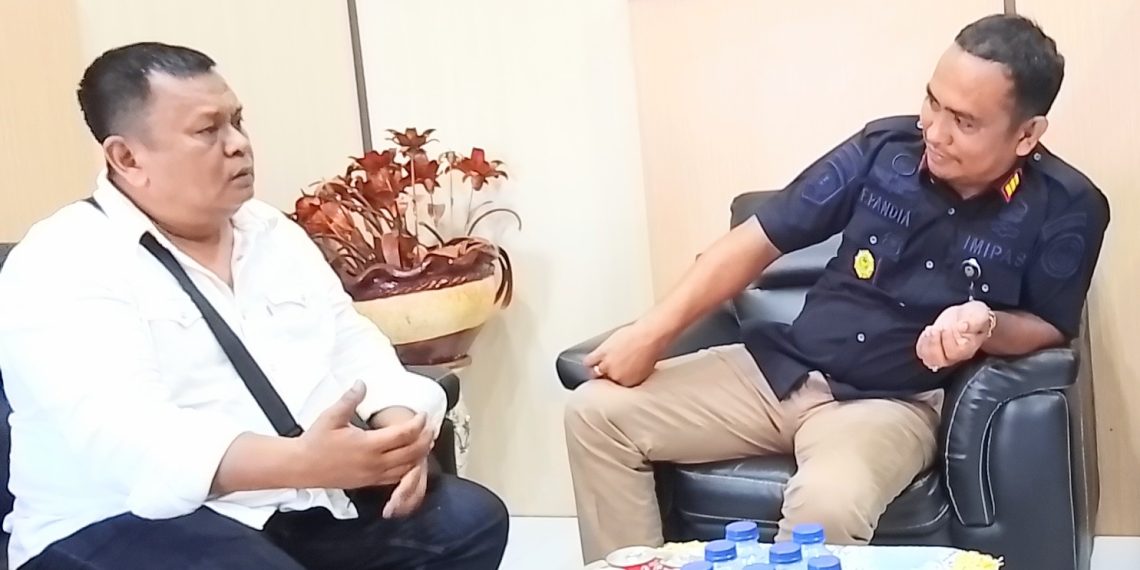 Karutan Tanjung Pura Fransisco Pandia Terima Kunjungan Wartawan: “Bagi Saya, Semua Setara Tanpa Memandang Status Sosial”
