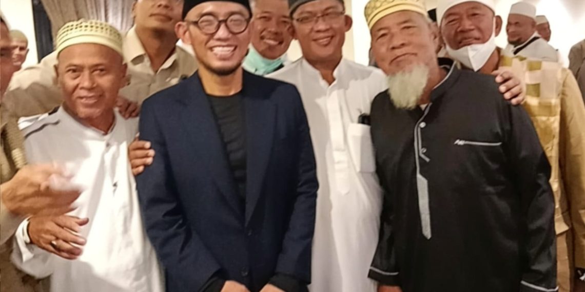 Wakil Menteri Haji Ashari Amzar Simanjuntak Bertemu Tokoh Marga Nasution di Makkah