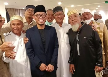 Wakil Menteri Haji Ashari Amzar Simanjuntak Bertemu Tokoh Marga Nasution di Makkah