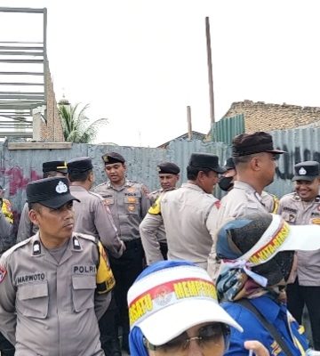 POLRES PELABUHAN BELAWAN LAKUKAN PENGAMANAN AKSI UNJUK RASA LSM GUSSUR DI LABUHAN DELI