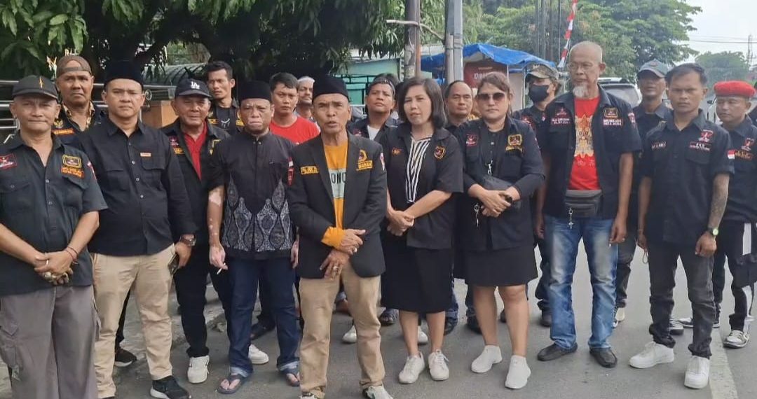 Tebar Kepedulian di Jumat Berkah, DPC GRIB Jaya Medan Bersama PAC GRIB Jaya Medan Petisah Bagikan 500 Nasi Kotak kepada Masyarakat