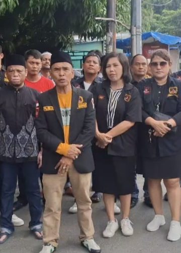 Tebar Kepedulian di Jumat Berkah, DPC GRIB Jaya Medan Bersama PAC GRIB Jaya Medan Petisah Bagikan 500 Nasi Kotak kepada Masyarakat