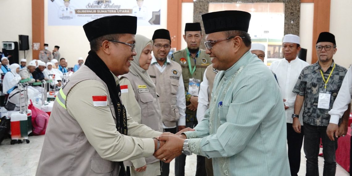 Ketua PPIH Sambut Kepulangan Kloter 12 Debarkasi Medan, 357 Jemaah Haji Didorong Menjadi Teladan Kemabruran di Tengah Masyarakat