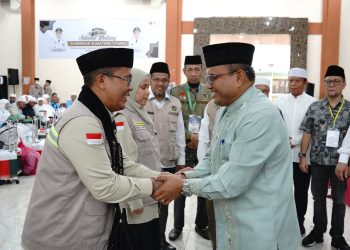 Ketua PPIH Sambut Kepulangan Kloter 12 Debarkasi Medan, 357 Jemaah Haji Didorong Menjadi Teladan Kemabruran di Tengah Masyarakat