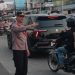 Kanit Samapta Polrestabes Medan Iptu Iwan Setiawan SH Laksanakan Pengaturan Lalu Lintas di Depan Ramayana Teladan