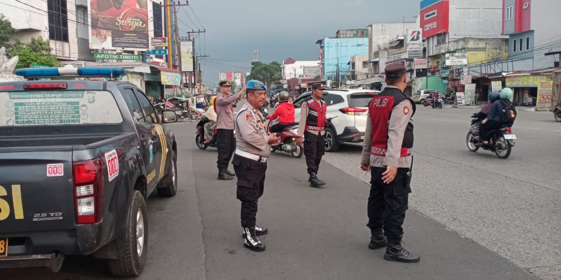 Komitmen Melayani Masyarakat, Polsek Medan Kota Ciptakan Lalu Lintas Aman dan Lancar di Jalan Sisingamangaraja Kota Medan