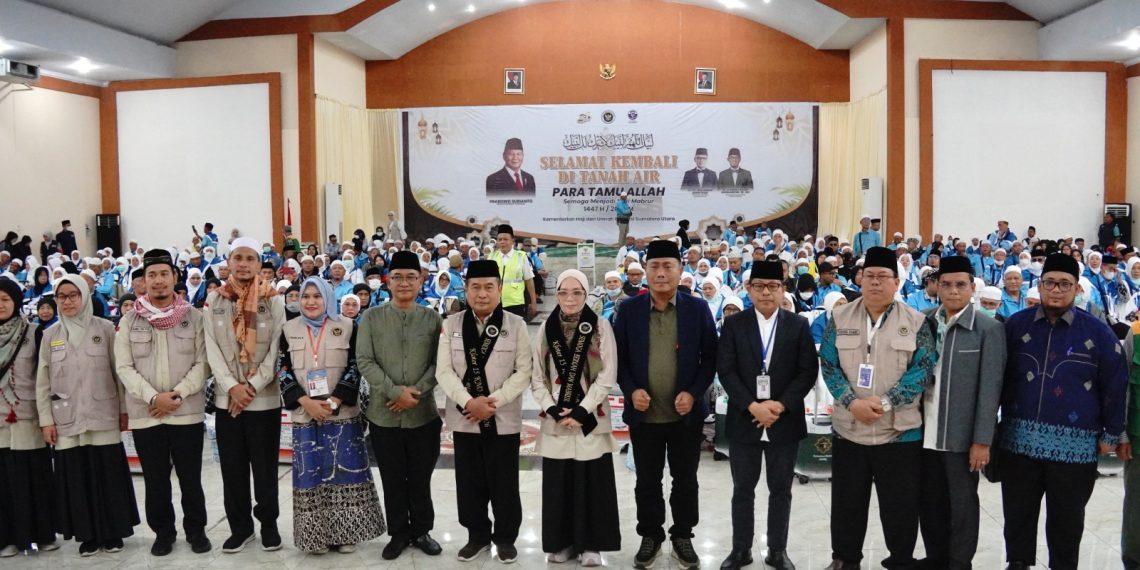 Kloter 15 Debarkasi Medan Tiba Utuh, 359 Jemaah Haji Deli Serdang Disambut Haru di Asrama Haji Medan