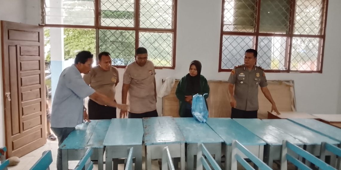 Usai Resmikan Fasilitas, Bhayangkari Sumut Salurkan 140 Set Meja dan Kursi untuk SD Terpencil di Karo