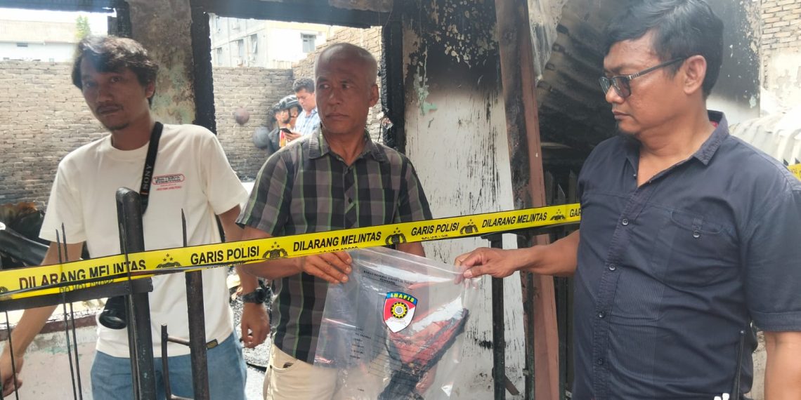 Dua Rumah Semi Permanen di Jalan Denai Ludes Terbakar, Diduga Akibat Korsleting Listrik