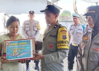 Wujud Polri Humanis, Kapolsek Raja Kaya Haloho Berbagi Kepedulian kepada Warga Siantar Barat