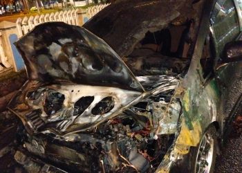 Mobil Baru Sebulan Dikredit Hangus Terbakar di Jalan Guru Patimpus, Diduga Berawal dari Percikan Api di Ruang Mesin