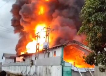Gudang Pabrik Sandal dan Sepatu Merek Yumeida Ludes Terbakar di Sunggal, Kerugian Diduga Miliaran Rupiah