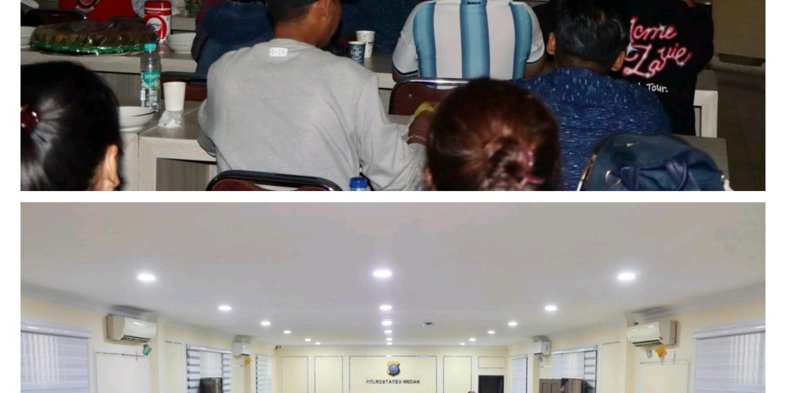 Kapolrestabes Medan Nobar Kick Off Piala Dunia 2026 Bersama Personel dan Masyarakat