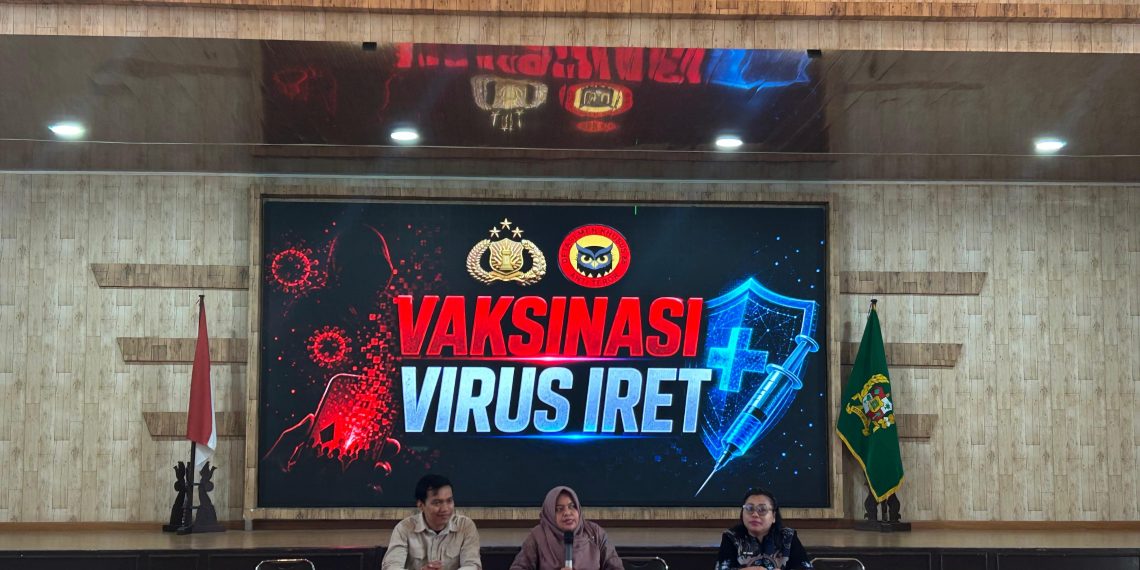 Tim Satgaswil Sumut Densus 88 AT Polri Berikan Vaksinasi IRET Kepada Ibu – ibu Di Lembaga Pemberdayaan Perempuan Lanjut Usia Kota Medan.