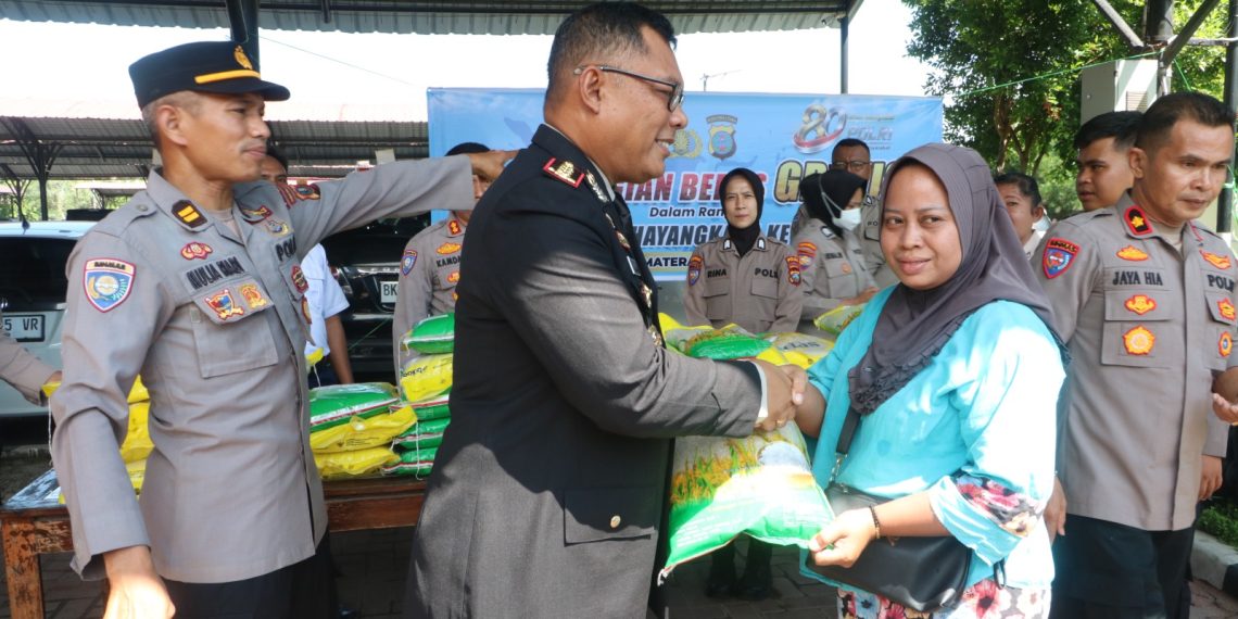Hari Bhayangkara ke-80, Polda Sumut Salurkan Bantuan Beras untuk Penggali Kubur, Bilal Mayit hingga Tukang Becak