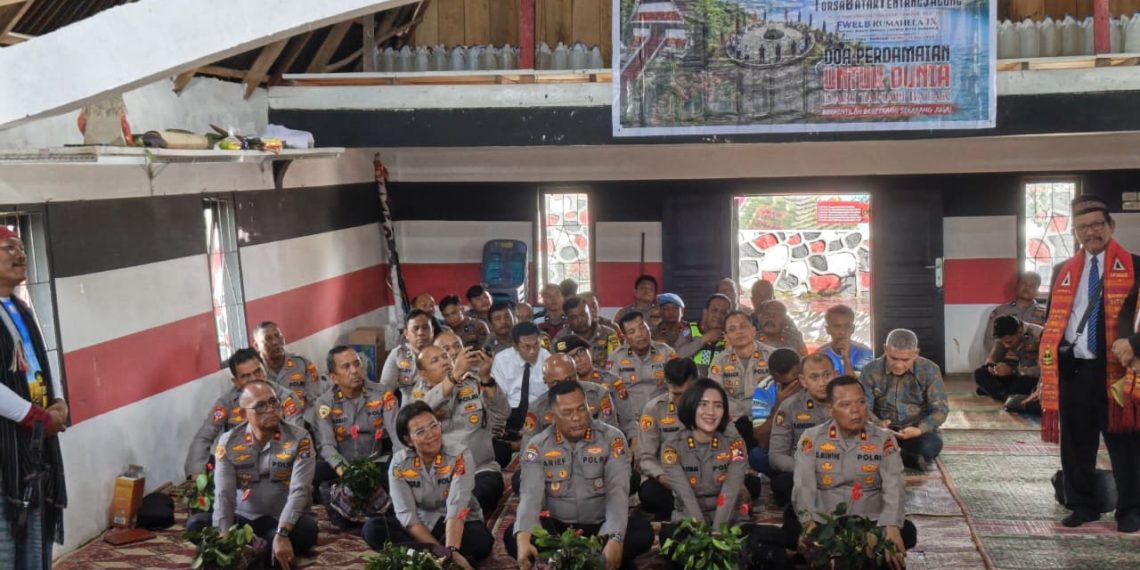 Wakapolres Humbahas Hadiri Acara Puncak Festival Wisata Edukasi Leluhur Batak Rumahela Dan Doa Bersama.