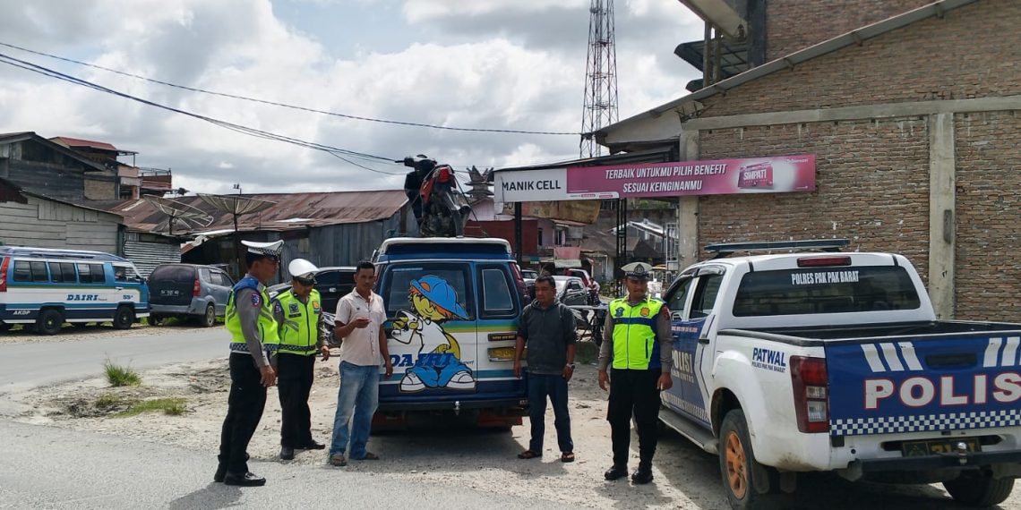 Tertib Berlalu Lintas Sat Lantas Polres Pakpak Bharat Berikan Binluh Dan Dikmas Kepada Masyarakat.