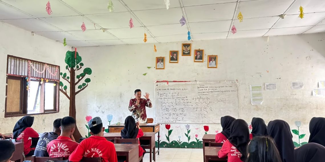Humas Polres Pakpak Bharat Ajak Pelajar SMA Negeri 1 Sigunung Bijak Dalam Bermedia Sosial.