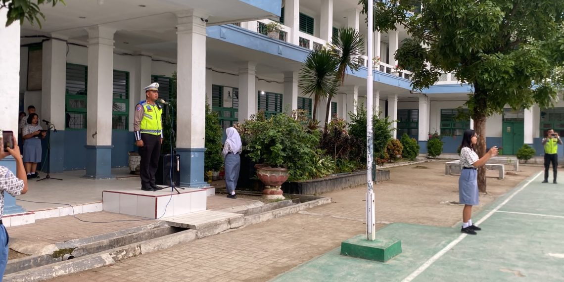Kasat Lantas Polres Sibolga Edukasi Pelajar SMA Negeri 1 Sibolga soal Tertib Berlalu Lintas