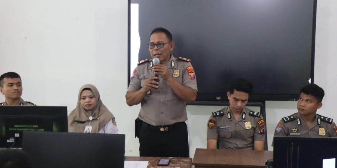 Berikan Pemahaman AI Kepada Pelajar Polres Pakpak Bharat Sambangi SMA Negeri 1 Salak.