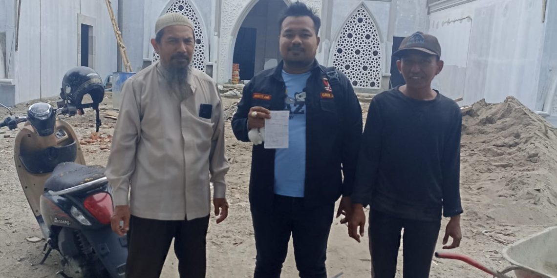 PAC GRIB Jaya Medan Denai Salurkan 15 Sak Semen untuk Pembangunan Masjid di Jalan Rawa Cangkuk IV