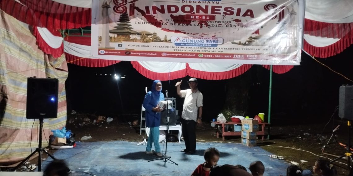 Akademisi UMA Serahkan Bantuan Beras Kepada Masyarakat Di HUT RI – 81