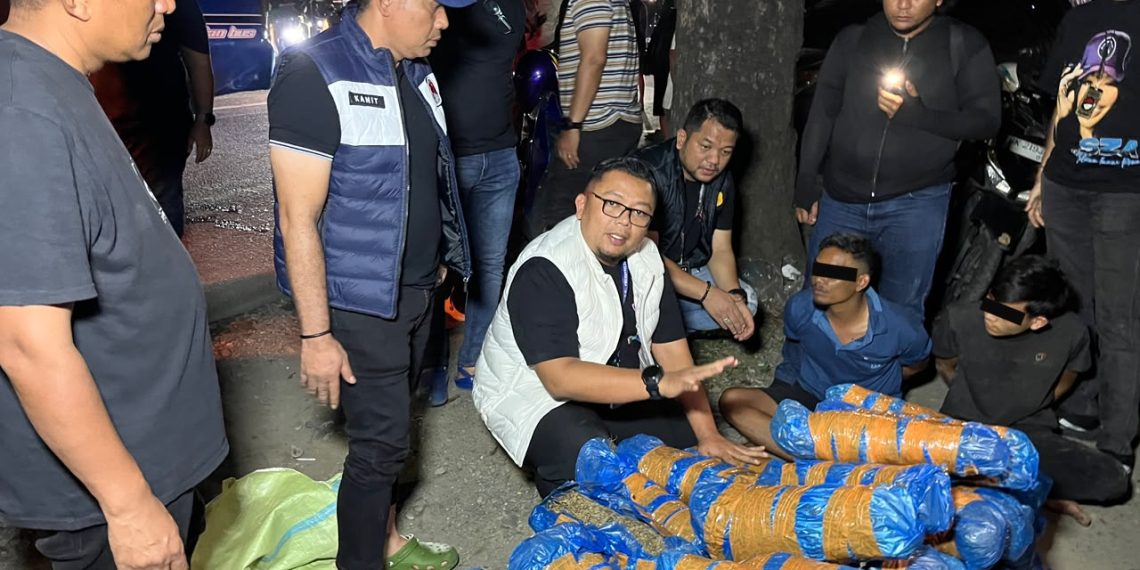 Kejar Kejaran Hingga Harus Tabrak Mobil PelakuSatresnarkoba Polrestabes Medan Berhasil Gagalkan Pengiriman 93 Kg Ganja