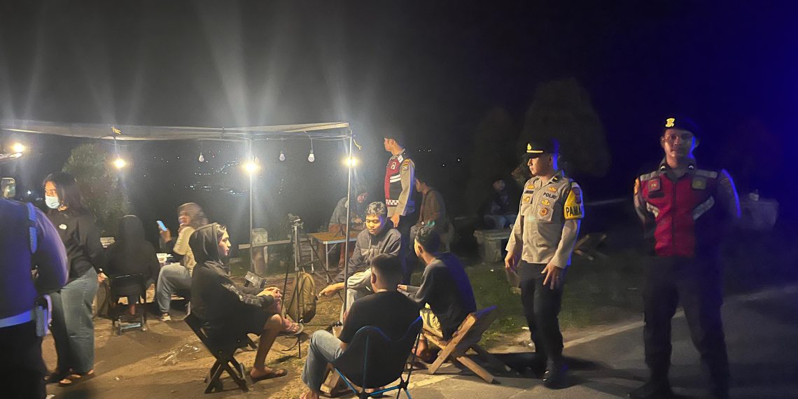 Polres Pakpak Bharat Dan Polsek Jajaran Laksanakan Patroli Bluelight Jamin Aktifitas Masyarakat Berjalan Dengan Lancar.