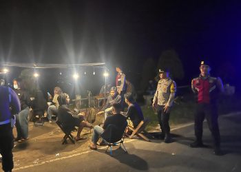 Polres Pakpak Bharat Dan Polsek Jajaran Laksanakan Patroli Bluelight Jamin Aktifitas Masyarakat Berjalan Dengan Lancar.