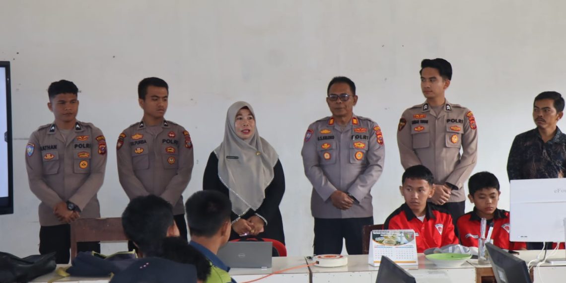 Polres Pakpak Bharat Sambangi SMKN 1 Pergetteng Getteng Sengkut Lanjutkan Rangkaian Sosialisasi Paham AI.