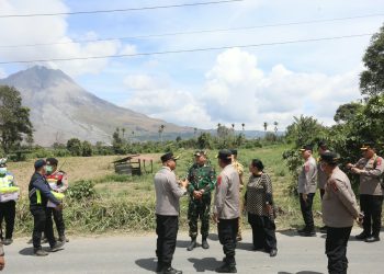 Kapolda Sumut Turun Langsung Pantau Kondisi Sinabung dan Kesiapan Personel Bantu Masyarakat di Karo