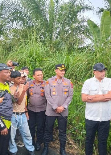 Gubernur Sumut Bersama Kapolres Binjai dan Plt. Bupati Langkat Tinjau Jalan Longsor di Desa Telagah
