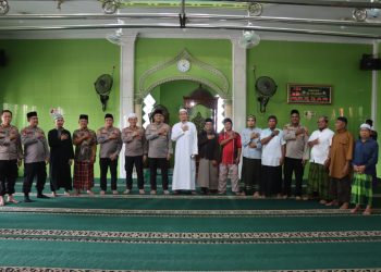 Pererat Silaturahmi, Kapolres Binjai Sholat Jumat Berjamaah Bersama Warga di Masjid As-Syakirin