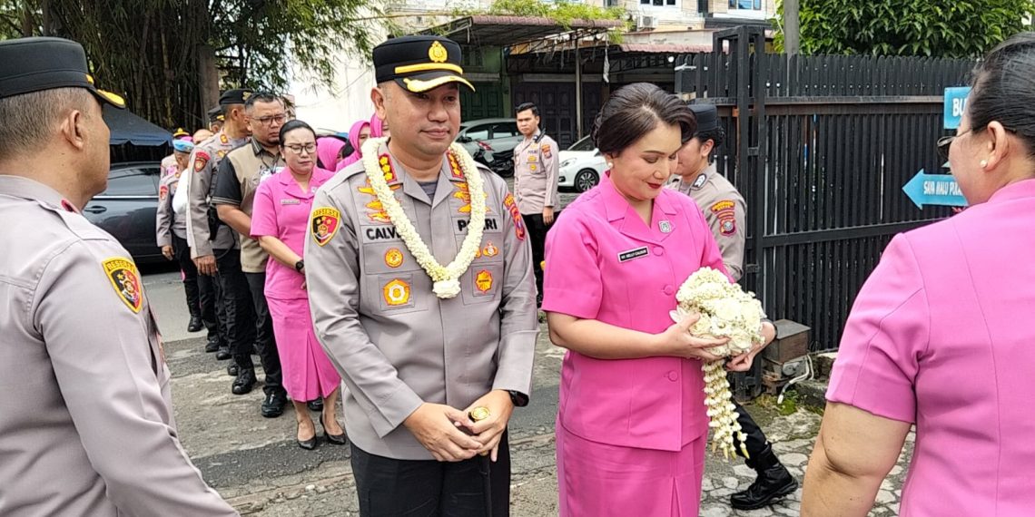 KAPOLRESTABES MEDAN KUNJUNGI POLSEK MEDAN HELVETIA, AJAK WARGA PERKUAT KEAMANAN LINGKUNGAN
