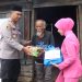 Kapolres Pakpak Bharat Bersama Ketua Bhayangkari Cab. Pakpak Bharat Peduli Kepada Warga Masyarakat Yang kurang Mampu